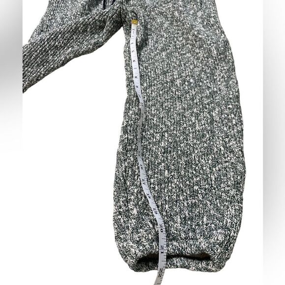 Koral 2 piece lounge set sweater and joggers- colors match, pic lighting is diff - Picture 5 of 12